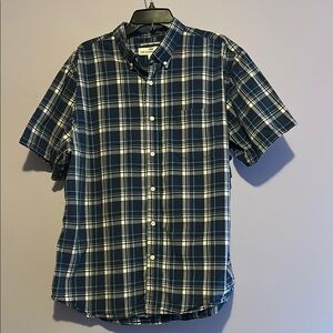 EUC- Old Navy Men’s Blue and White Casual Button Down Shirt Size XL with pocket
